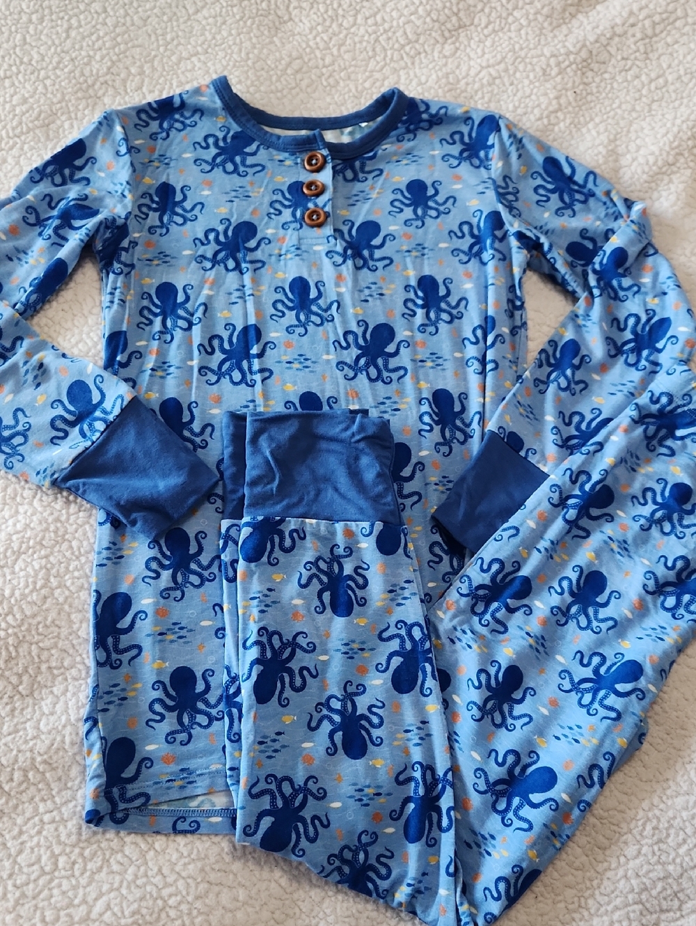 Laree & Co 2 piece bamboo pajama set Size 7/8